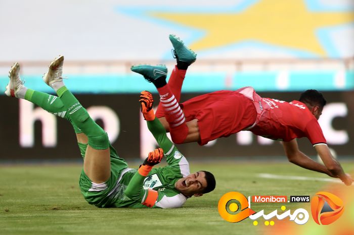 دیدار تیم های فوتبال استقلال - تراکتور