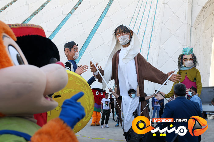 تحویل سال ۱۴۰۰ در میدان آزادی تهران