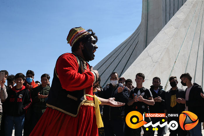 تحویل سال ۱۴۰۰ در میدان آزادی تهران