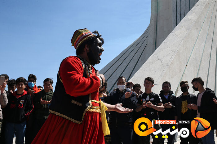 تحویل سال ۱۴۰۰ در میدان آزادی تهران