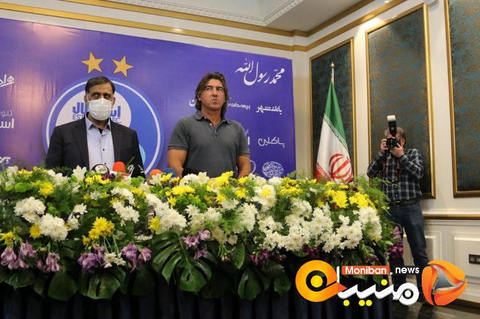 مراسم امضای قرارداد ریکاردو ساپینتو، سرمربی استقلال