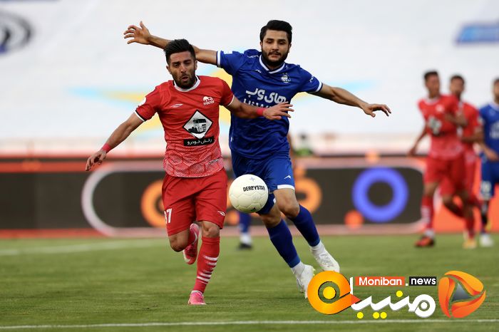 دیدار تیم های فوتبال استقلال - تراکتور