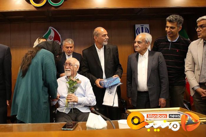 مراسم تجلیل از اردشیر لارودی، پیشکسوت روزنامه نکاری ورزشی و نفرات اول جشنواره جهانی ایپس در روز جهانی خبرنگاران ورزشی