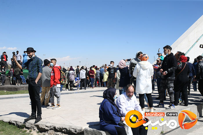 تحویل سال ۱۴۰۰ در میدان آزادی تهران