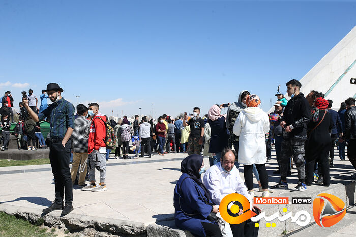 تحویل سال ۱۴۰۰ در میدان آزادی تهران