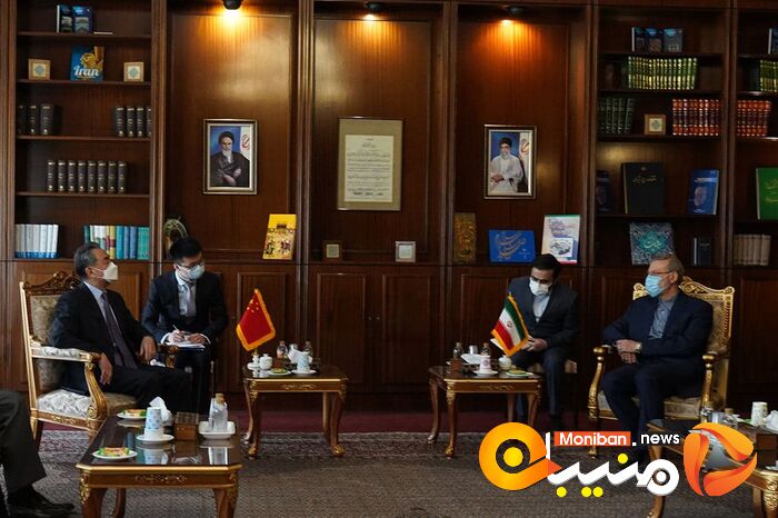 دیدار وزیر خارجه چین در تهران با علی لاریجانی