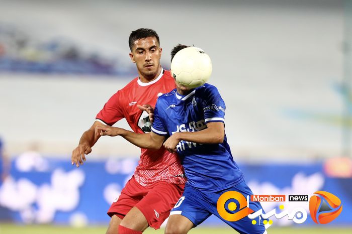 دیدار تیم های فوتبال استقلال - تراکتور