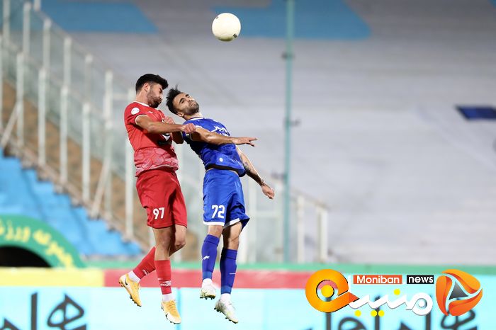 دیدار تیم های فوتبال استقلال - تراکتور