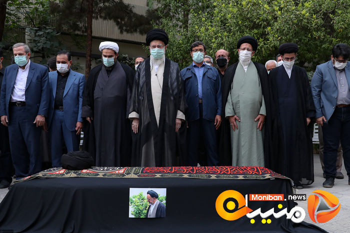 اقامه نماز رهبر معظم انقلاب بر پیکر حجت‌‌‌الاسلام و المسلمین دعائی
