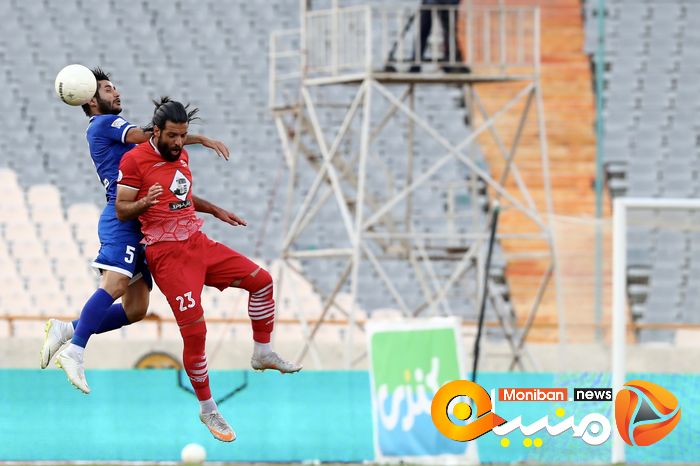 دیدار تیم های فوتبال استقلال - تراکتور