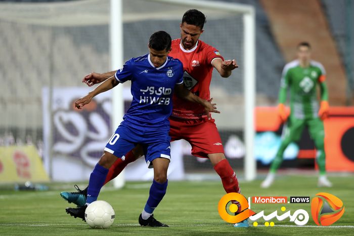 دیدار تیم های فوتبال استقلال - تراکتور