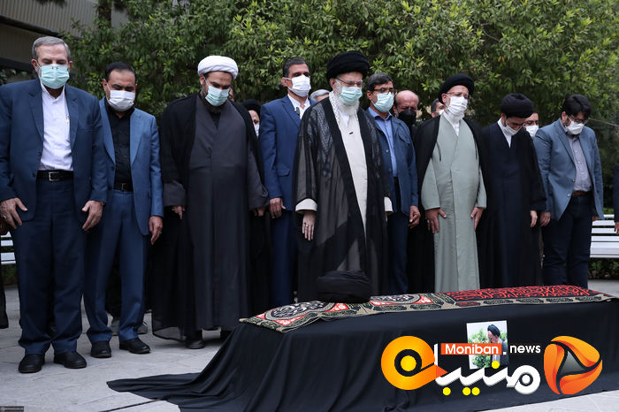 اقامه نماز رهبر معظم انقلاب بر پیکر حجت‌‌‌الاسلام و المسلمین دعائی