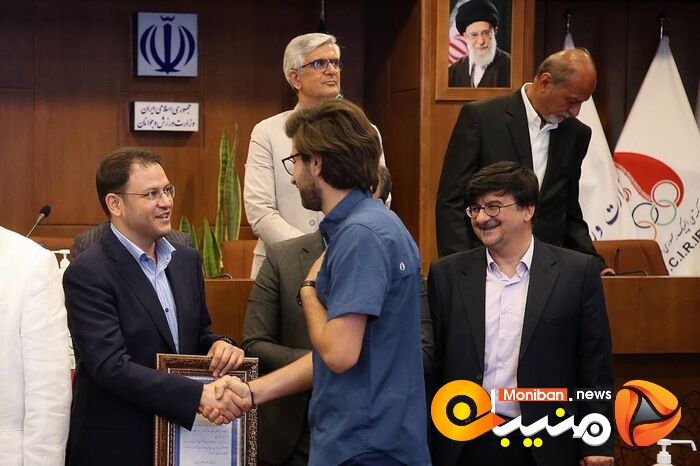 مراسم تجلیل از اردشیر لارودی، پیشکسوت روزنامه نکاری ورزشی و نفرات اول جشنواره جهانی ایپس در روز جهانی خبرنگاران ورزشی