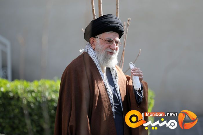 کاشت نهال در هفته منابع طبیعی توسط رهبر معظم انقلاب