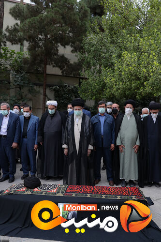 اقامه نماز رهبر معظم انقلاب بر پیکر حجت‌‌‌الاسلام و المسلمین دعائی