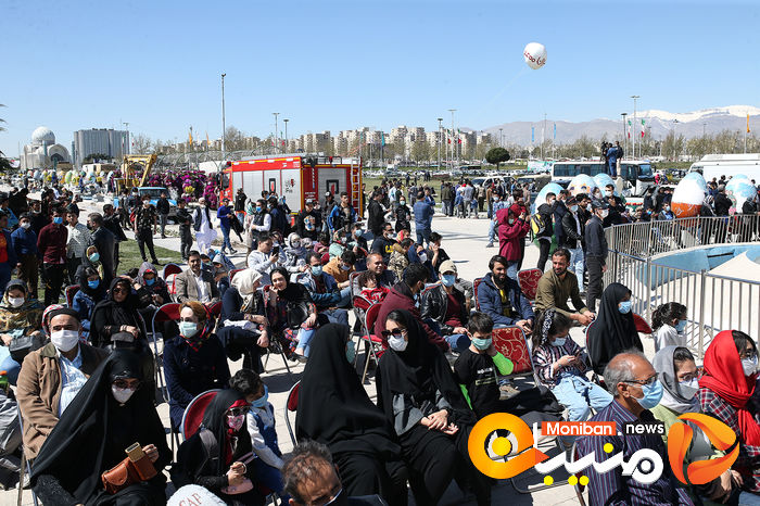 تحویل سال ۱۴۰۰ در میدان آزادی تهران