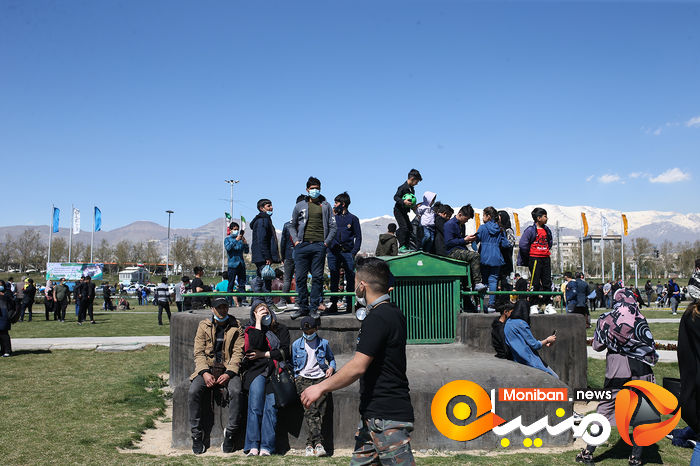تحویل سال ۱۴۰۰ در میدان آزادی تهران