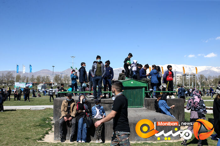 تحویل سال ۱۴۰۰ در میدان آزادی تهران